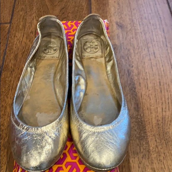 Tory Burch Eddie Metallic Gold flats - Picture 2 of 6